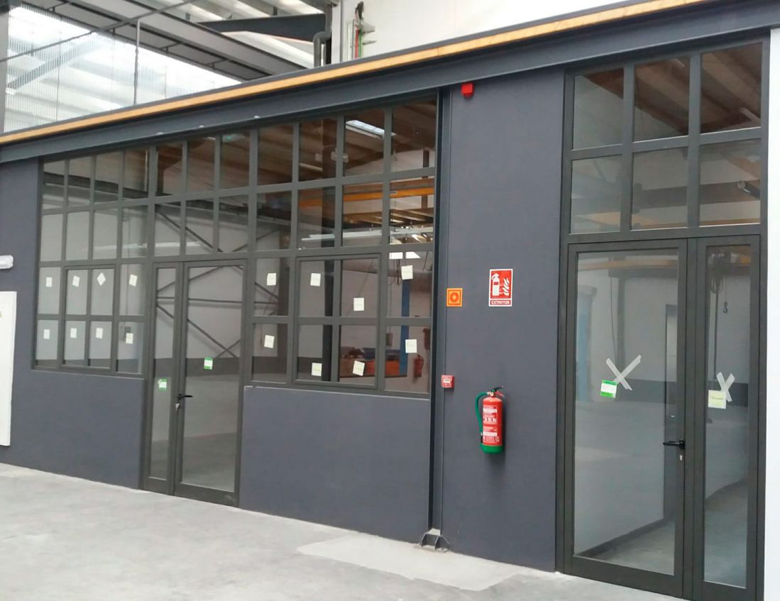 Oficinas, mamparas y cristaleras